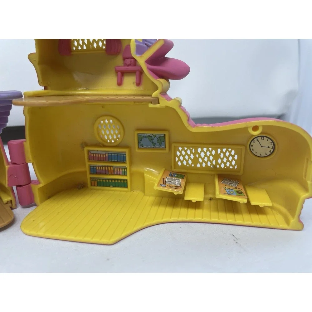 1995‎ Vivid Imaginations Storybook Shoe House Playset – Vintage Dollhouse School